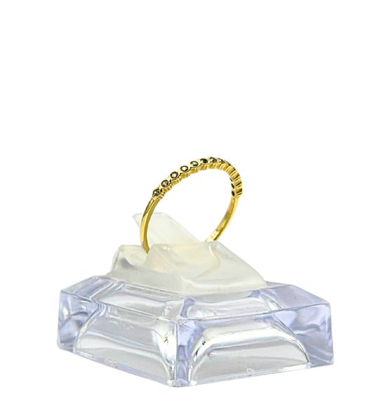 Złoty pierścionek rzędówka 585 z cyrkoniami – klasyczna elegancja | AURI