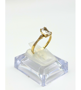 Złoty pierścionek 585 z białą cyrkonią – klasyczna elegancja | AURI