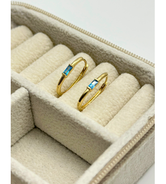 Złote kolczyki w kształcie owalu z cyrkoniami wykonane ze złota 585 – biżuteria ślubna | AURI Pracownia Złotnicza