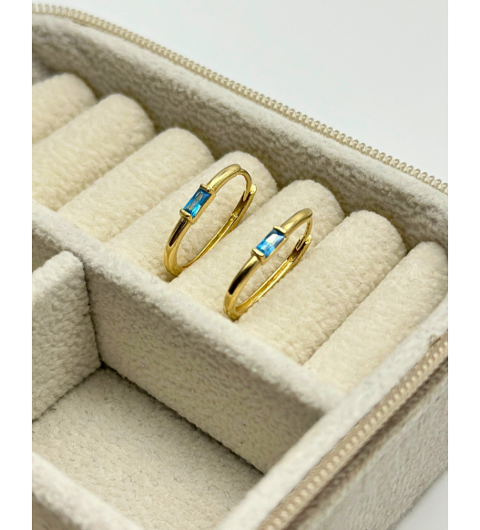 Złote kolczyki w kształcie owalu z cyrkoniami wykonane ze złota 585 – biżuteria ślubna | AURI Pracownia Złotnicza