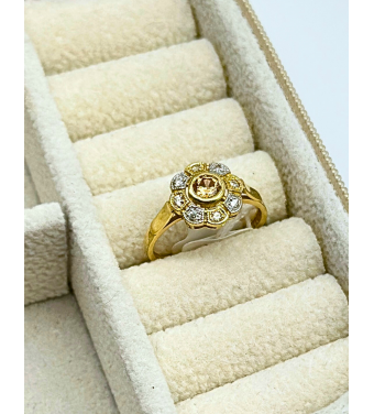 Złoty pierścionek 585 kwiat cyrkoniami – klasyczna elegancja | AURI