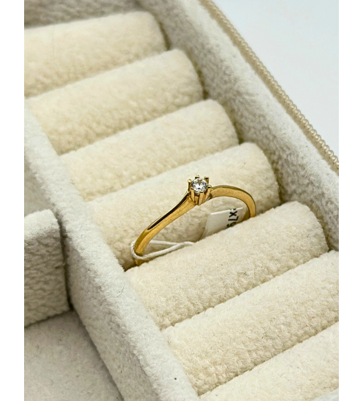 Złoty pierścionek 585 z małą cyrkonią – klasyczna elegancja | AURI